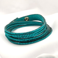 Pulsera cuerina con brillantes y broche color CELESTE-F2