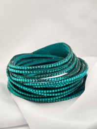 Pulsera cuerina con brillantes y broche color CELESTE-G1